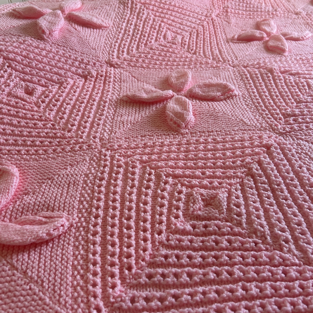 Vintage Handmade Pink Knit Quilt with Floral Design for Queen/King - Never Used - Picture 2 of 5